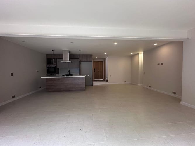Casa de 3 alcobas en venta en El Poblado, Medellín, 195 m² · foto 8 de 18