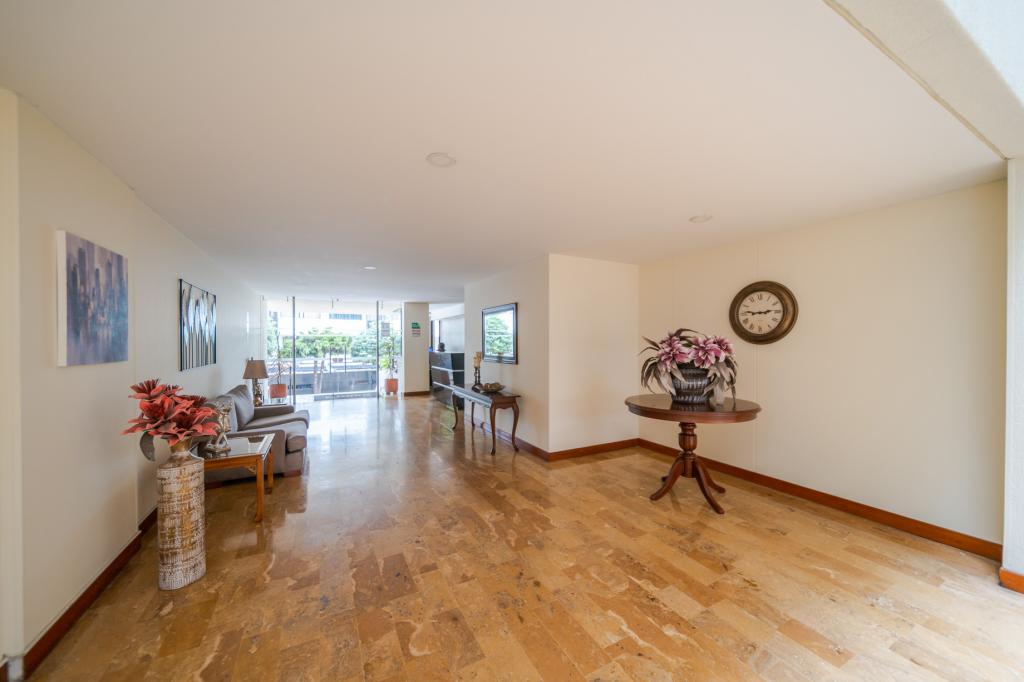 Apartamento en venta en Santa Barbara Central, Bogotá · foto 23 de 24