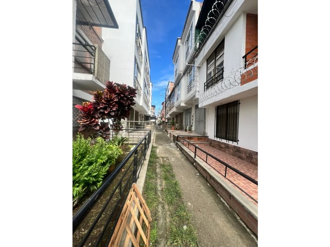 Edificio en venta en San Jose, Pereira, 220 m² · foto 2 de 21