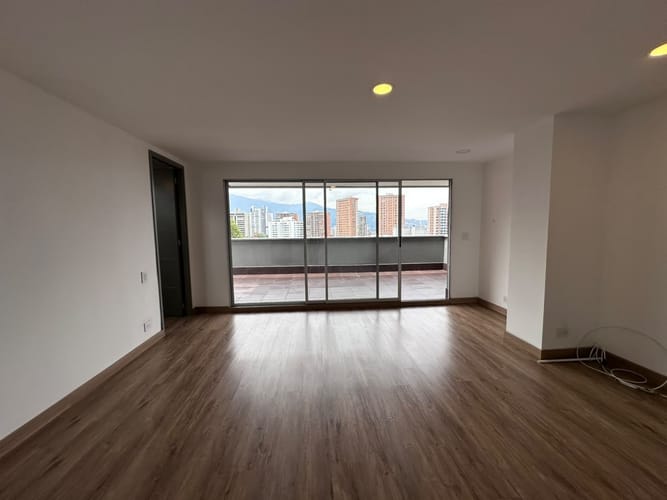 Apartamento de 3 alcobas en arriendo en El Poblado, Medellín, 200 m² · foto 9 de 19