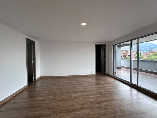 Apartamento de 3 alcobas en arriendo en El Poblado, Medellín, 200 m² · foto 8 de 19