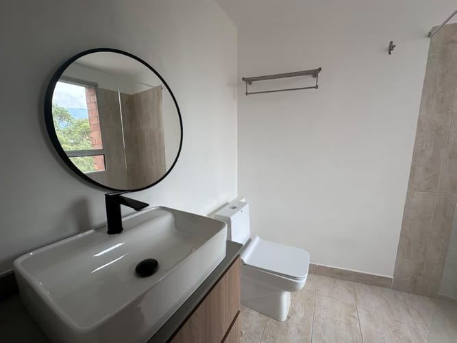 Apartamento de 3 alcobas en arriendo en El Poblado, Medellín, 200 m² · foto 15 de 19