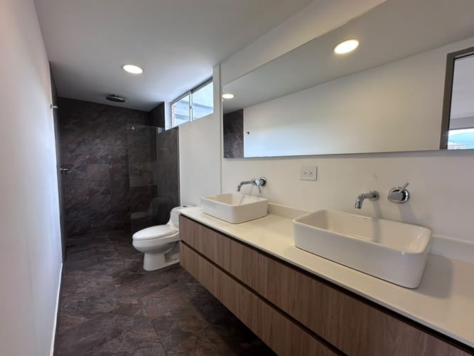 Apartamento de 3 alcobas en arriendo en El Poblado, Medellín, 200 m² · foto 16 de 19