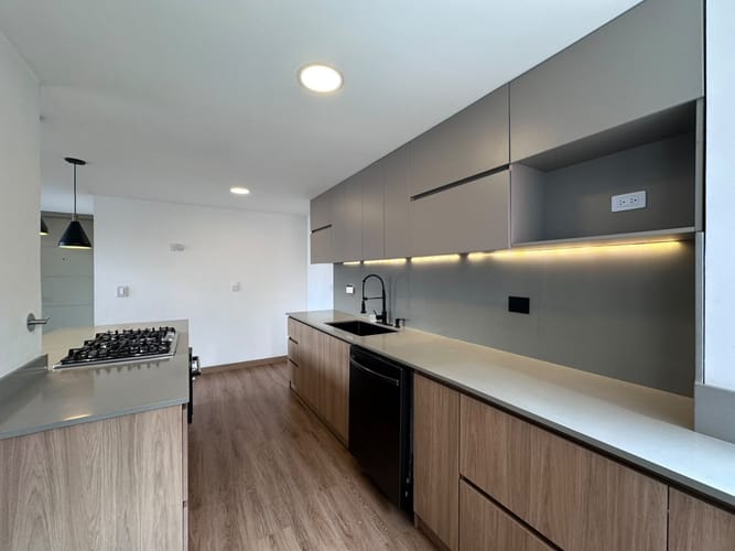 Apartamento de 3 alcobas en arriendo en El Poblado, Medellín, 200 m² · foto 4 de 19