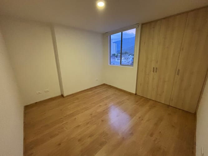 Apartamento de 3 alcobas en venta en Ub. Los Parrales, Ibagué, 102 m² · foto 10 de 14