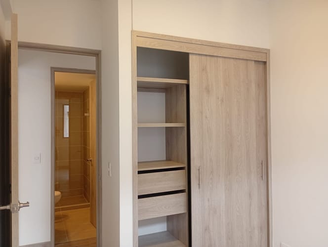 Apartamento de 2 alcobas en arriendo en El Poblado, Medellín, 61 m² · foto 10 de 13
