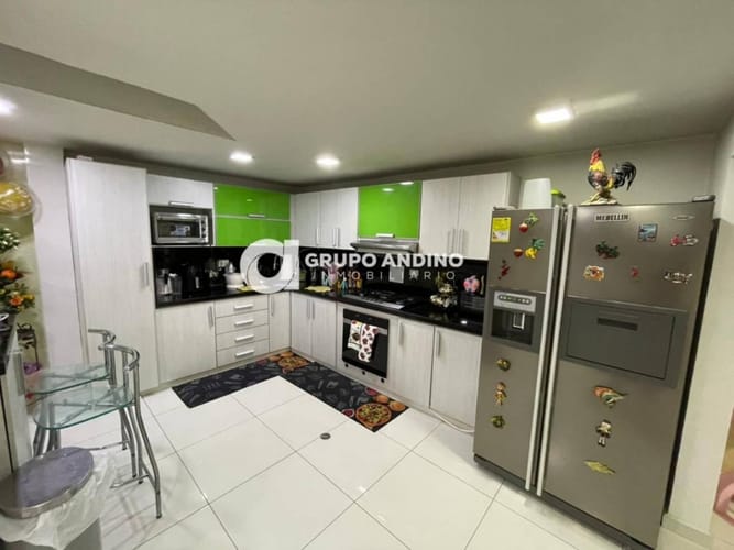 Casa de 4 alcobas en venta en Cañaveral, Floridablanca, 232 m² · foto 3 de 22