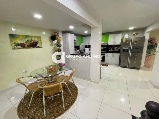 Casa de 4 alcobas en venta en Cañaveral, Floridablanca, 232 m² · foto 10 de 22