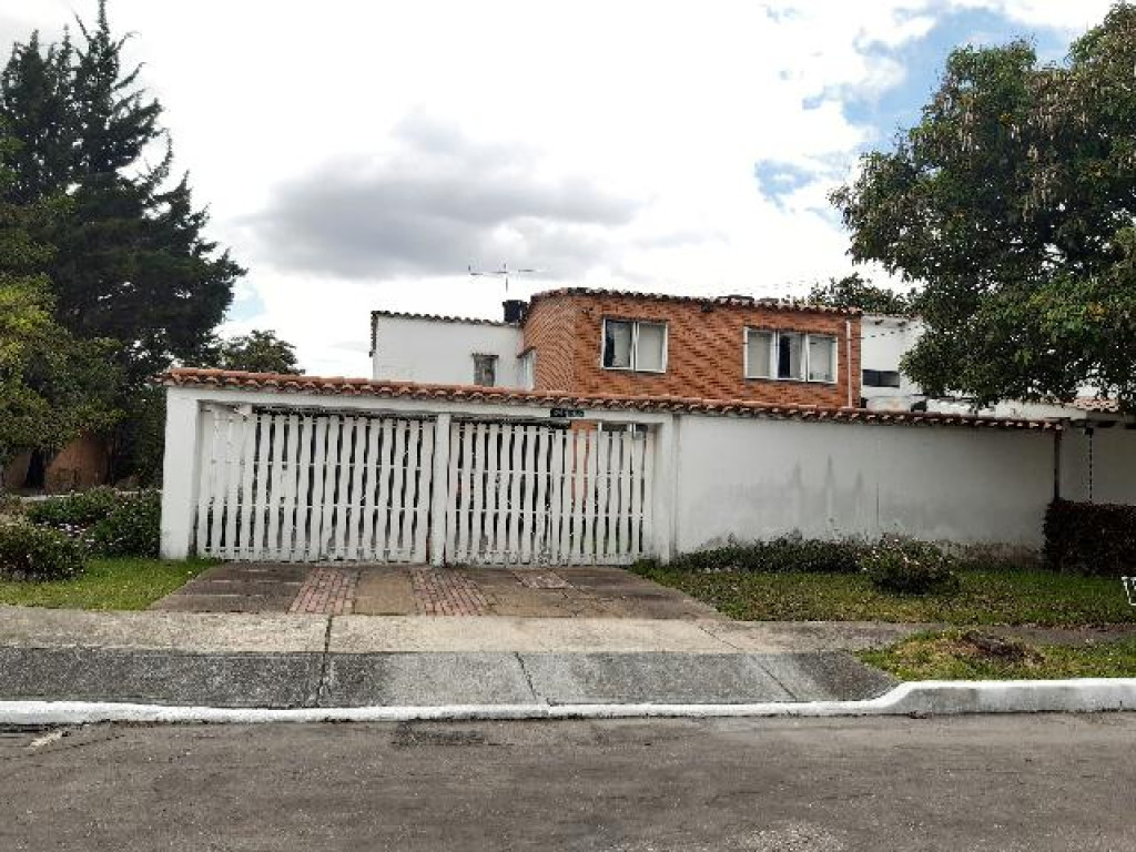 Casa en venta en Pasadena, Bogotá · foto 2 de 9