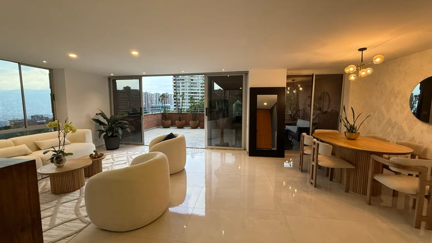 Apartamento de 3 alcobas en venta en El Poblado, Medellín, 210 m² · foto 3 de 15