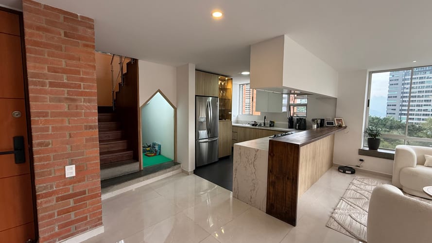 Apartamento de 3 alcobas en venta en El Poblado, Medellín, 210 m² · foto 4 de 15