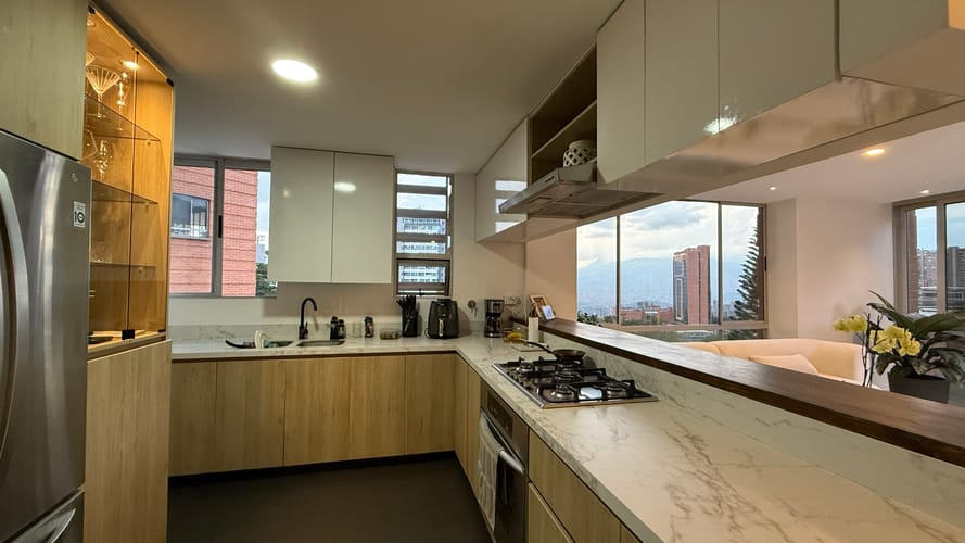 Apartamento de 3 alcobas en venta en El Poblado, Medellín, 210 m² · foto 6 de 15