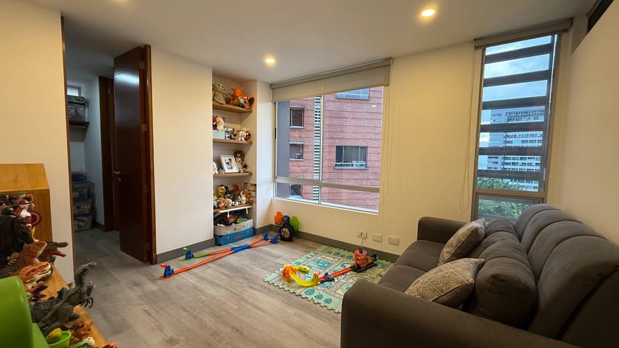 Apartamento de 3 alcobas en venta en El Poblado, Medellín, 210 m² · foto 11 de 15