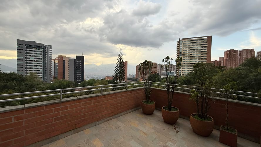 Apartamento de 3 alcobas en venta en El Poblado, Medellín, 210 m² · foto 12 de 15