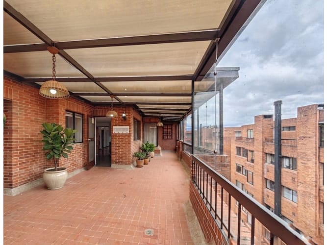 Apartamento de 3 alcobas en venta en Colina Campestre, Bogotá, 177 m² · foto 2 de 20