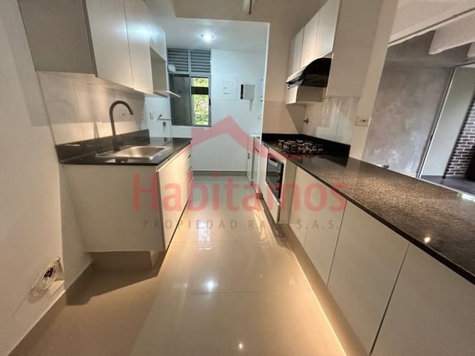 Apartamento de 2 alcobas en arriendo en Los Balsos, Medellín, 90 m² · foto 2 de 16