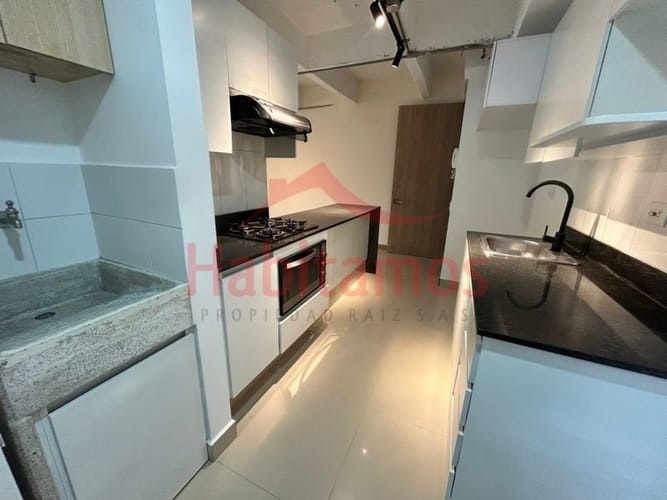 Apartamento de 2 alcobas en arriendo en Los Balsos, Medellín, 90 m² · foto 3 de 16