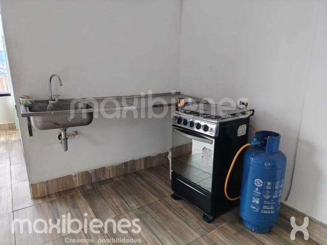 Local en arriendo en Pajarito, Medellín, 21 m² · foto 8 de 9