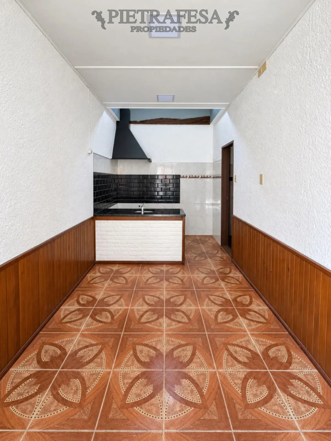 Casa en alquiler, 2 dormitorios, 1 baño, terraza, patio. Perez Castellanos. · Foto 2