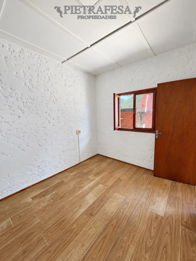 Casa en alquiler, 2 dormitorios, 1 baño, terraza, patio. Perez Castellanos. · Foto 4