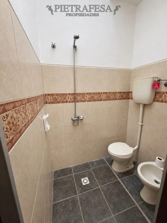 Casa en alquiler, 2 dormitorios, 1 baño, terraza, patio. Perez Castellanos. · Foto 8