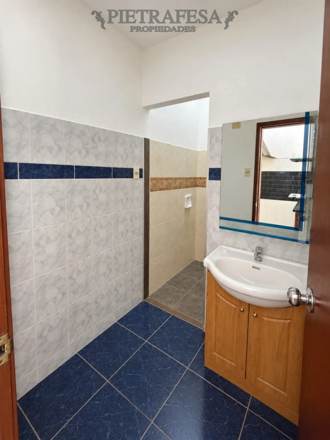 Casa en alquiler, 2 dormitorios, 1 baño, terraza, patio. Perez Castellanos. · Foto 9
