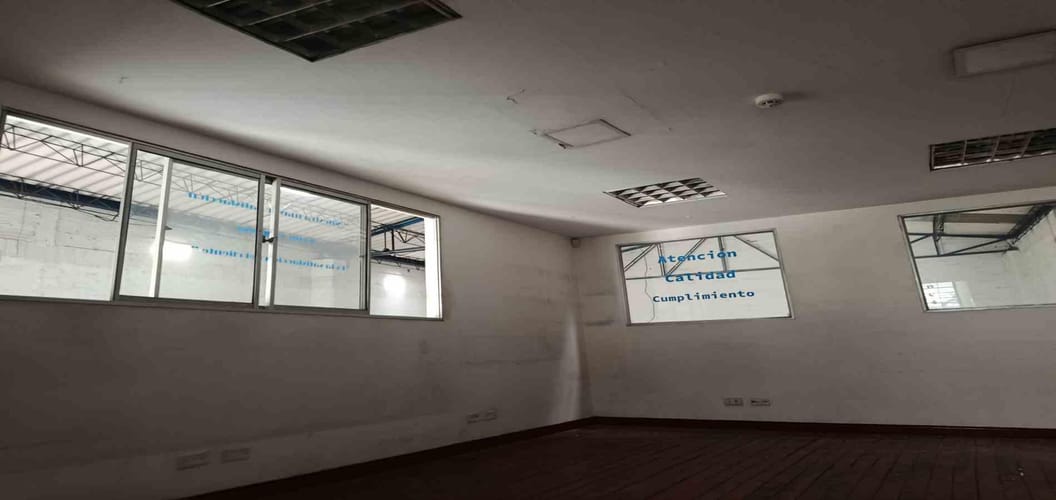 Bodega en arriendo en Primavera, Envigado, 230 m² · foto 10 de 12