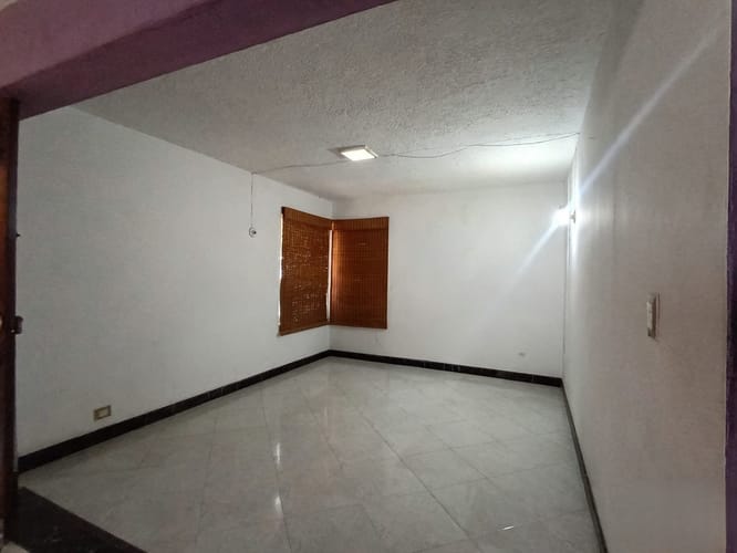 Casa de 4 alcobas en venta en Laureles, Medellín, 350 m² · foto 2 de 19