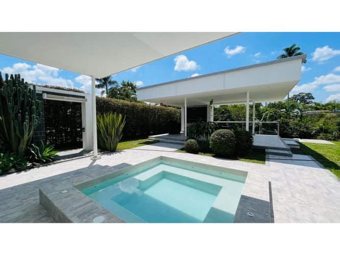 Casa de 4 alcobas en venta en Pueblito Cafetero, Pereira, 400 m² · foto 2 de 24