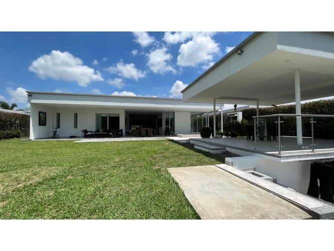 Casa de 4 alcobas en venta en Pueblito Cafetero, Pereira, 400 m² · foto 3 de 24