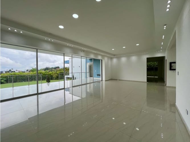 Casa de 4 alcobas en venta en Tribunas Corcega, Pereira, 576 m² · foto 2 de 24