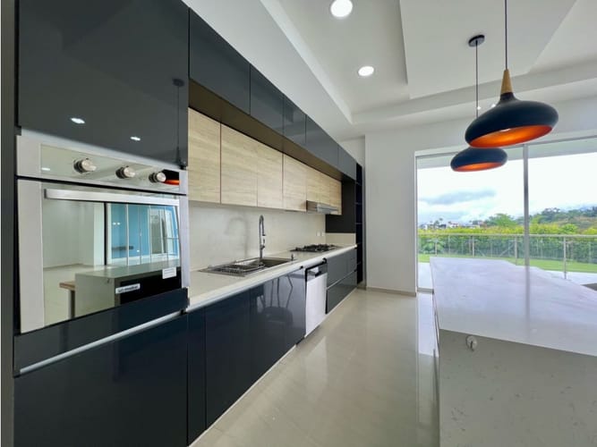Casa de 4 alcobas en venta en Tribunas Corcega, Pereira, 576 m² · foto 5 de 24