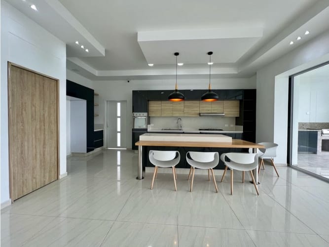 Casa de 4 alcobas en venta en Tribunas Corcega, Pereira, 576 m² · foto 11 de 24