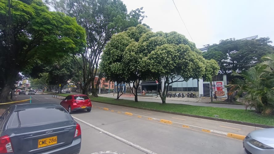 Local en arriendo en El Limonar, Cali, 449 m² · foto 2 de 13