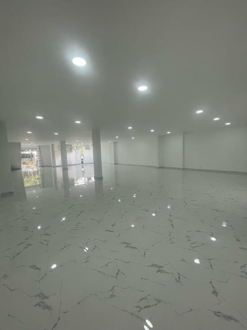 Local en arriendo en El Limonar, Cali, 449 m² · foto 8 de 13