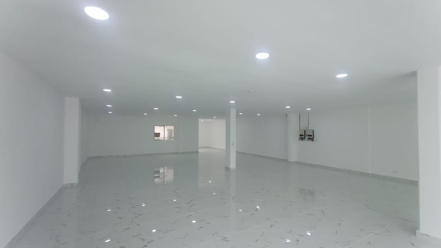 Local en arriendo en El Limonar, Cali, 449 m² · foto 9 de 13