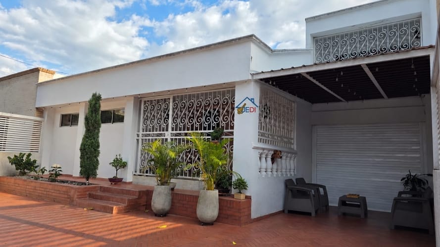 Casa de 4 alcobas en venta en Ciudad Jardin, Cali, 650 m² · foto 2 de 19
