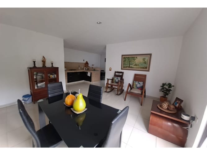 Casa de 8 alcobas en venta en Junin, Cali, 229 m² · foto 2 de 6
