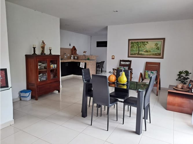 Casa de 8 alcobas en venta en Junin, Cali, 229 m² · foto 3 de 6