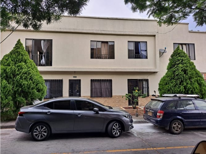 Casa de 8 alcobas en venta en Junin, Cali, 229 m² · foto 5 de 6