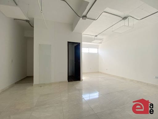 Oficina en arriendo en El Dorado, Envigado, 30 m² · foto 2 de 5