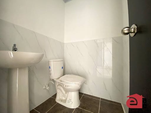 Oficina en arriendo en El Dorado, Envigado, 30 m² · foto 4 de 5