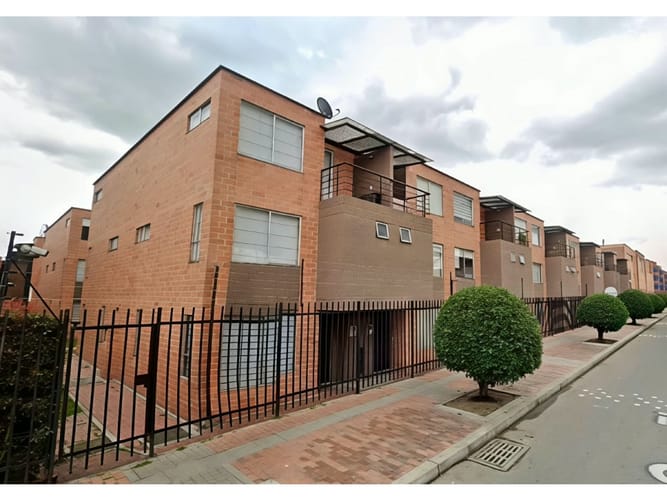 Casa de 3 alcobas en venta en Cr Puerto Madero, Mosquera, 84 m² · foto 2 de 24