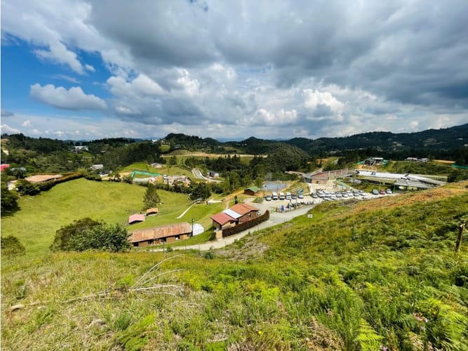 Lote en venta en Escobero, Envigado, 2650 m² · foto 4 de 7