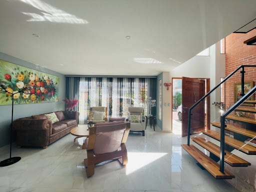 Casa de 3 alcobas en venta en La Ceja, 250 m² · foto 2 de 23