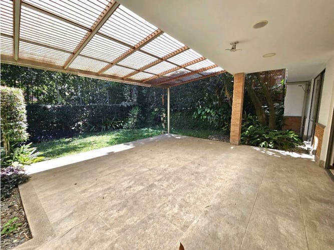 Casa de 3 alcobas en venta en Loma Del Chocho, Envigado, 218 m² · foto 2 de 21