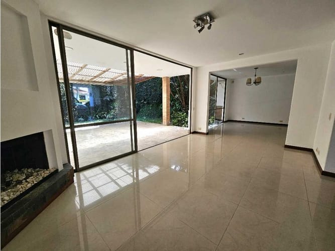 Casa de 3 alcobas en venta en Loma Del Chocho, Envigado, 218 m² · foto 4 de 21