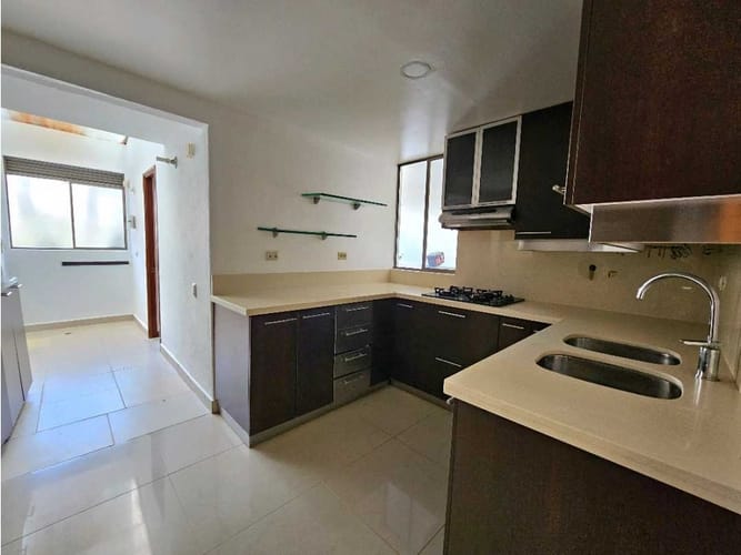Casa de 3 alcobas en venta en Loma Del Chocho, Envigado, 218 m² · foto 5 de 21