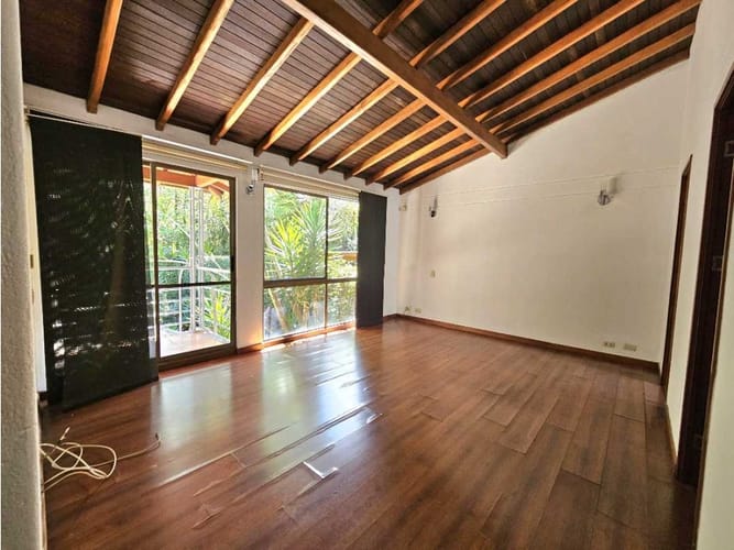 Casa de 3 alcobas en venta en Loma Del Chocho, Envigado, 218 m² · foto 8 de 21