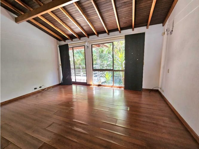 Casa de 3 alcobas en venta en Loma Del Chocho, Envigado, 218 m² · foto 9 de 21